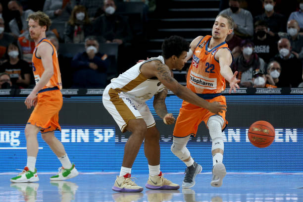 而是更深层 而是更深层