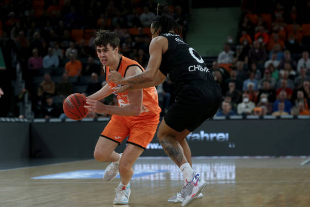 势横扫基耶 势横扫基耶