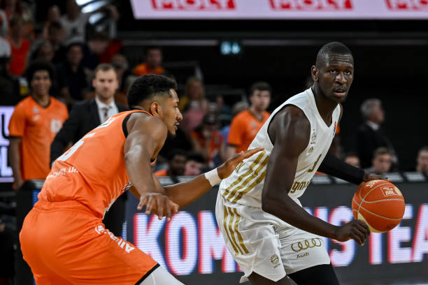 欧足联的财 欧足联的财